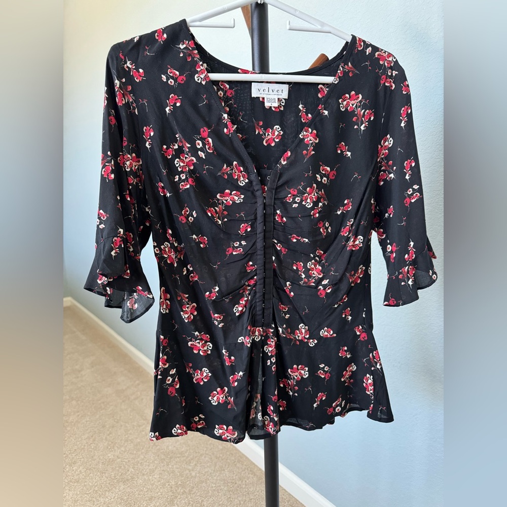 Velvet by Graham & Spencer Floral Blouse in size Small.